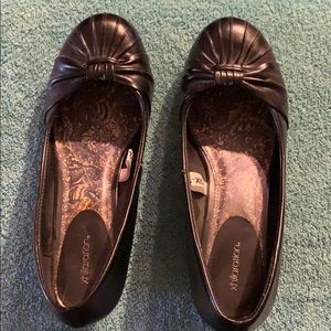 Like new women’s exhilaration black wedges